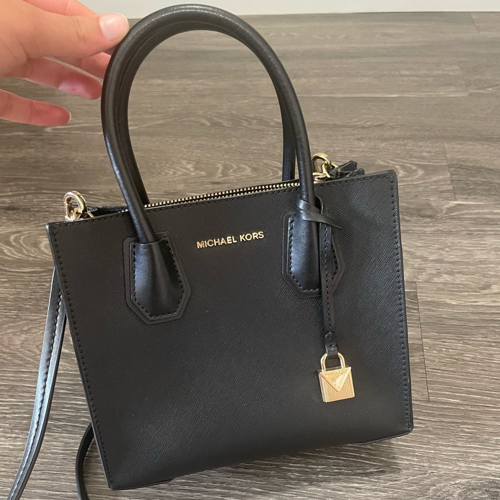 Black, small Michael Kors purse with removable strap!